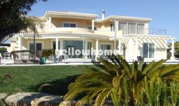 Luxurious 4 bedroom Villa with overflow pool and...
