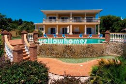 Elegant 5 bed Villa within walking distance to...
