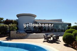 Luxuriöse 4 SZ Villa mit Pool und gepflegtem Garten...