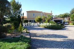 Luxurious 4-bed Villa built on 3 plots at a Golf...