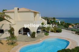 Moradia à beira-mar com vistas deslumbrantes sobre...