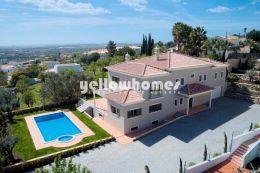 Spacious 4-bed Villa near Boliqueime