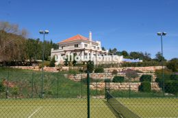 Modern villa in Santa Barbara with tennis court