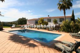 Large traditional quinta with tennis court near Loule