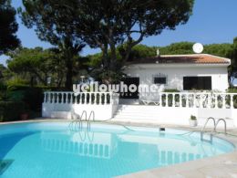 Rustic style 3-bedroom villa close to the golf course