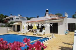 Tasteful, four-bedroom villa in a peaceful and...