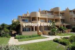 Elegant two bedroom townhouse near Ferragudo