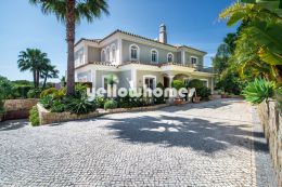 Stylish Villa with beatiful mature gardens