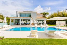 Stylish and modern 5-bed villa in Quinta do Lago
