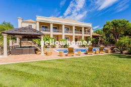 Magnificent classic 5-bed villa with sea views