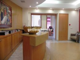Strategic office in Quinta do Lago shopping centre...