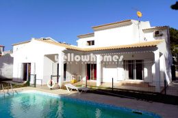 4 bed villa near Albufeira only 5 walking minutes from...