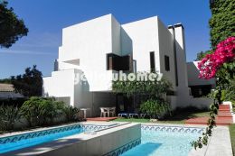 Moradia V5 em estilo contemporâneo no centro de Vilamoura