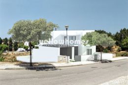 Contemporary, attached 4-bed villa for sale close...