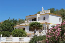 4 bed villa with pool and sea views close to amenities,...