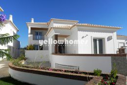 Moradia T4 contemporânea num condomínio em Vilamoura