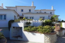 Moradia T5 contemporânea num condomínio em Vilamoura