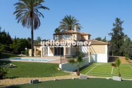 Moradia V3 moderna frente ao campo de golfe perto de...