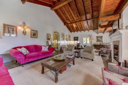 Spacious private Villa with pool and restaurant...