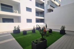 Brand new contemporary 3-bed apartment with rooftop...