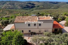 Beautiful Quinta style property with large plot and...
