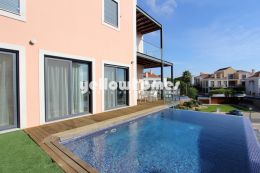 Spacious T2 apartment with private swimming pool