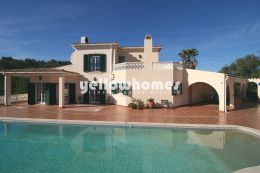 Moradia V4 com aquecimento central perto de Boliqueime