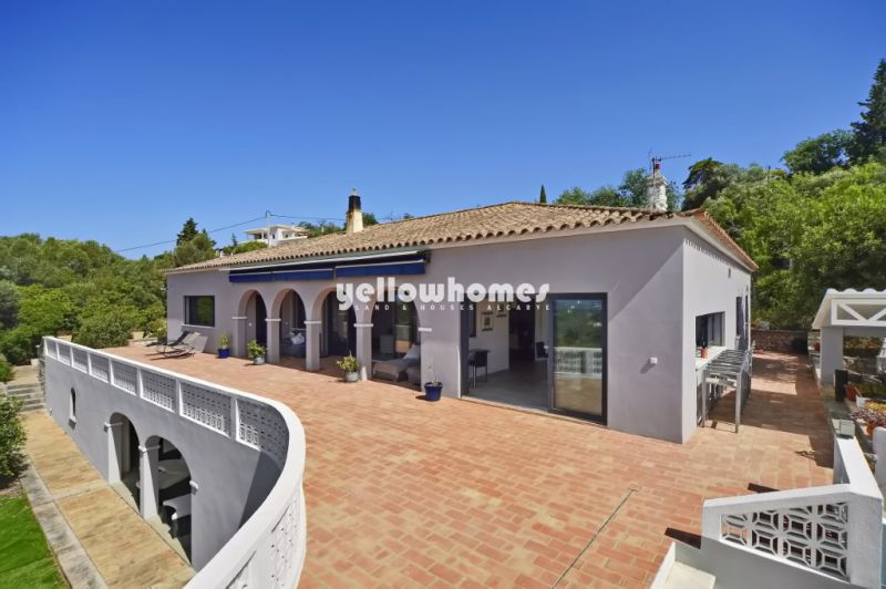 4-bedroom villa with stunning sea views in Santa Barbara de Nexe