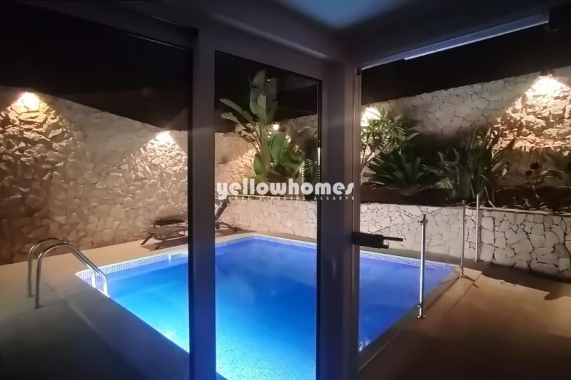 Top-Quality 2-bedroom Villa with Breathtaking Sea Views near Loulé/Almancil