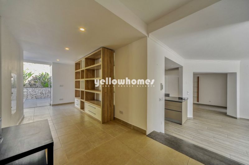 Top-Quality 2-bedroom Villa with Breathtaking Sea Views near Loulé/Almancil