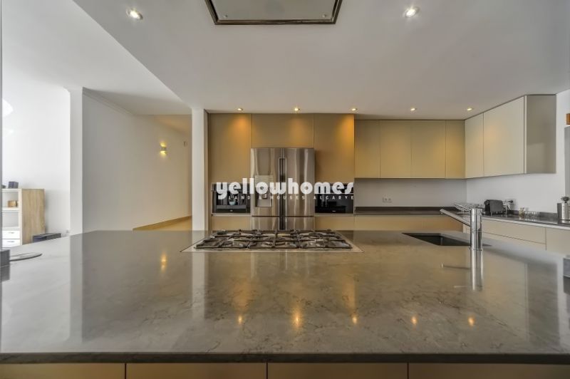 Top-Quality 2-bedroom Villa with Breathtaking Sea Views near Loulé/Almancil