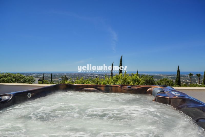 Top-Quality 2-bedroom Villa with Breathtaking Sea Views near Loulé/Almancil