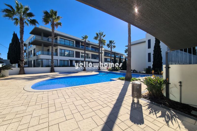 Elegant 2-bedroom apartment only 100m from the beach in Quarteira 