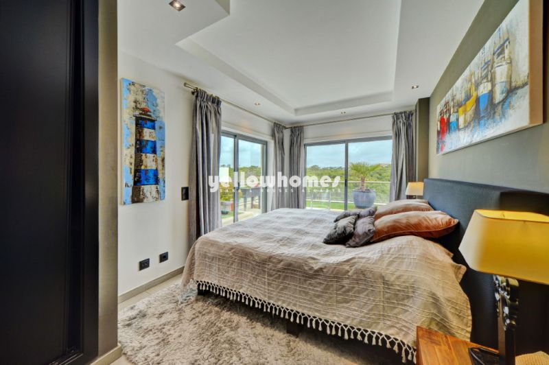 Apartamento Penthouse único com vista para o mar em Olhos de Água, Albufeira