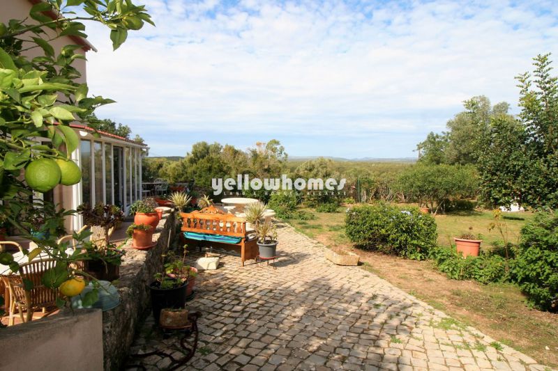 Attractive Portuguese villa with guest house and good size plot near Loule