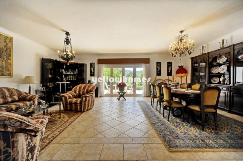 Moradia térrea V3 espaçosa situada num amplo terreno privado perto de Loulé