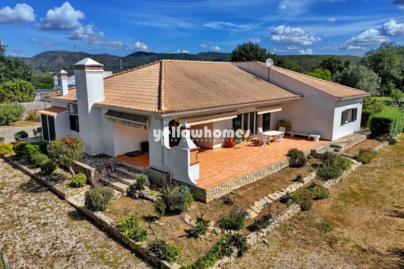 Moradia térrea V3 espaçosa situada num amplo terreno privado perto de Loulé