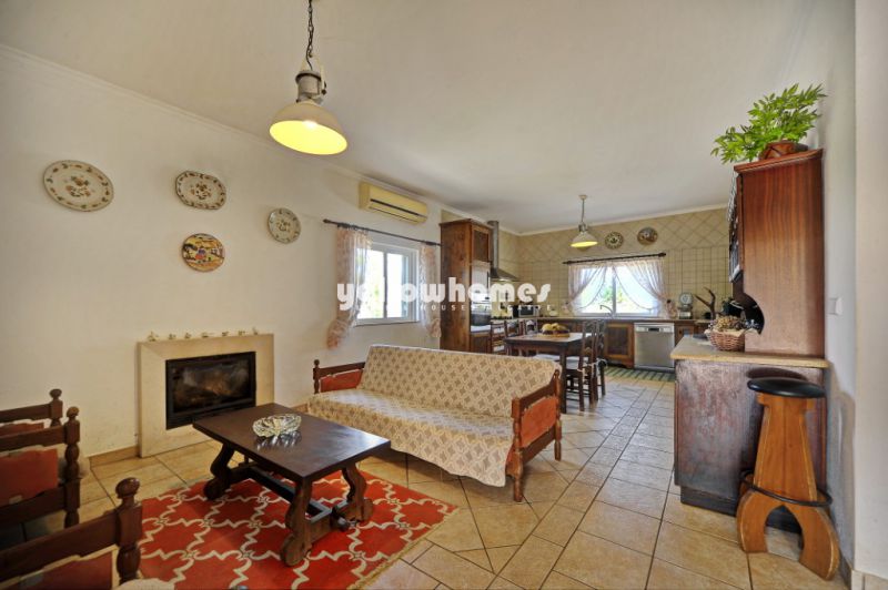 Moradia térrea V3 espaçosa situada num amplo terreno privado perto de Loulé