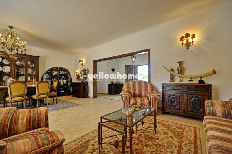 Moradia térrea V3 espaçosa situada num amplo terreno privado perto de Loulé