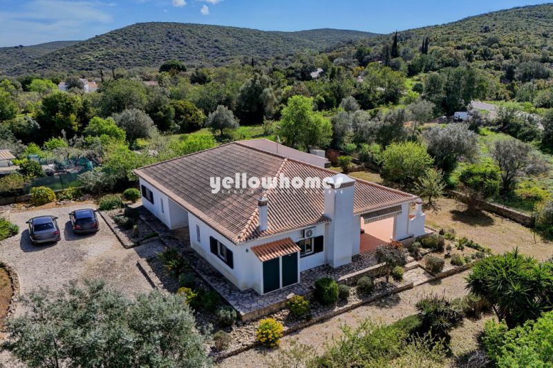 Moradia térrea V3 espaçosa situada num amplo terreno privado perto de Loulé