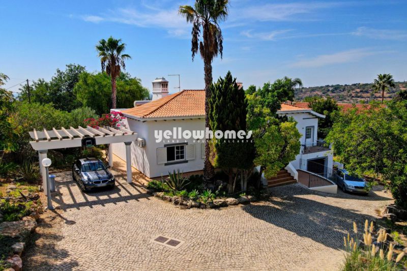 Large 4-bedroom villa with garage and sea views close to Loule