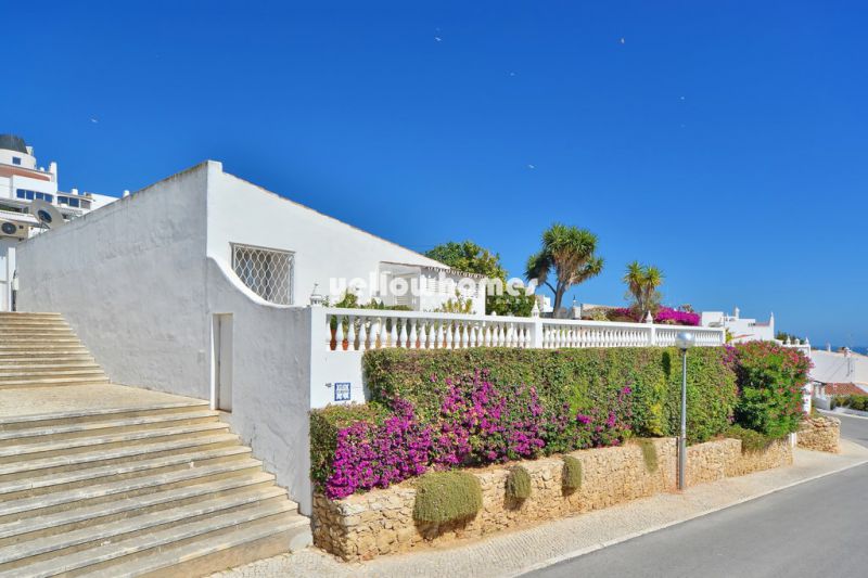 Top location: Villa with splendid sea views, huge terrace and pool in Albufeira