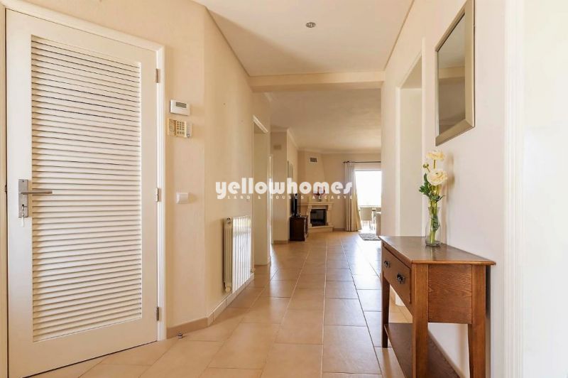 Large 3-bedroom apartment in Golf Resort near Lagoa / Carvoeiro 