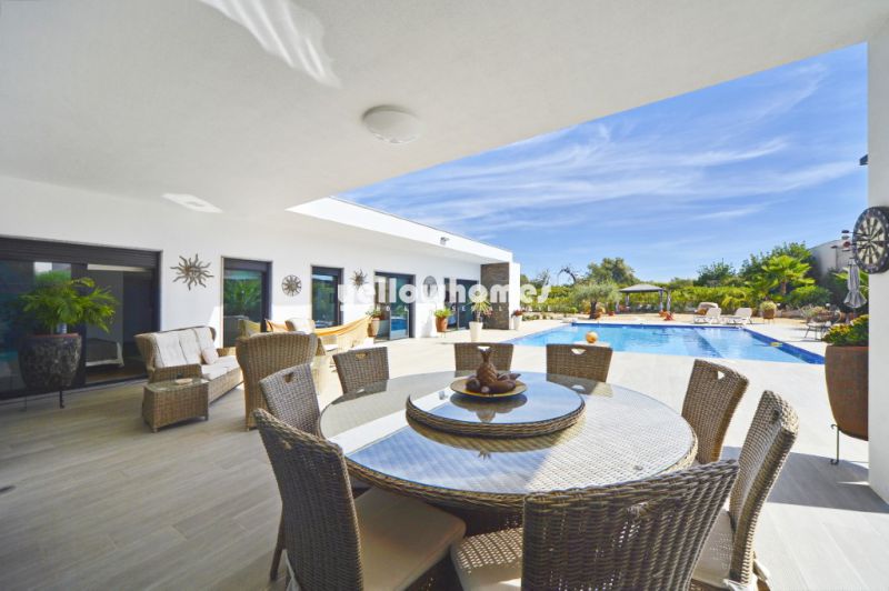 Beautiful modern 3-bedroom Villa with garage and pool in a Prime Urbanization