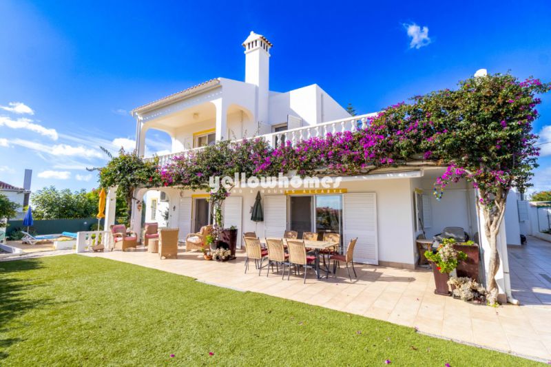 Large impeccably maintained 5-bedroom villa with pool near Vilamoura