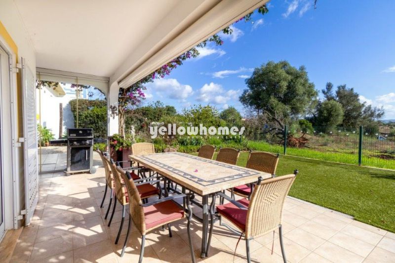 Large impeccably maintained 5-bedroom villa with pool near Vilamoura