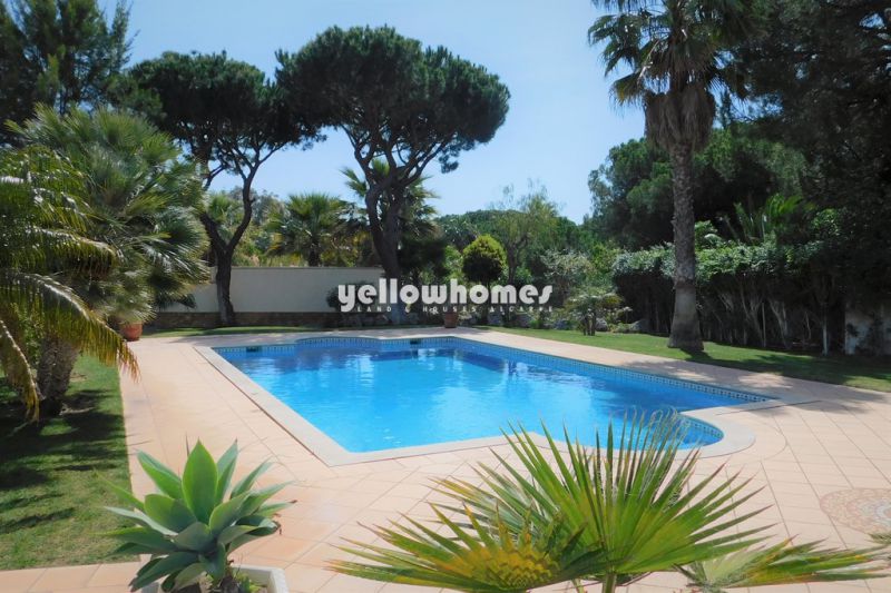 Moradia térrea espaçosa entre Vale Do Lobo e Quarteira para venda