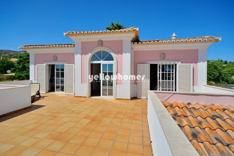 Great 5-bed villa with heated pool, garage and low maintenance garden 