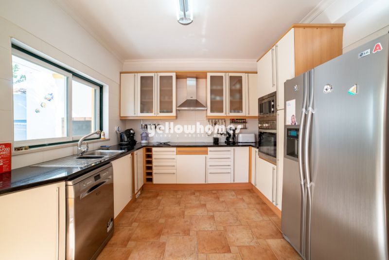 3-Bed Villa with Sea View, Just 500 Metres from Alvors Beautiful Beaches
