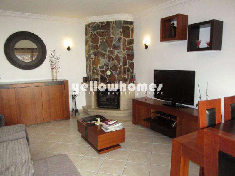 Imaculado apartamento T3 com grande pátio nos arredores de Tavira